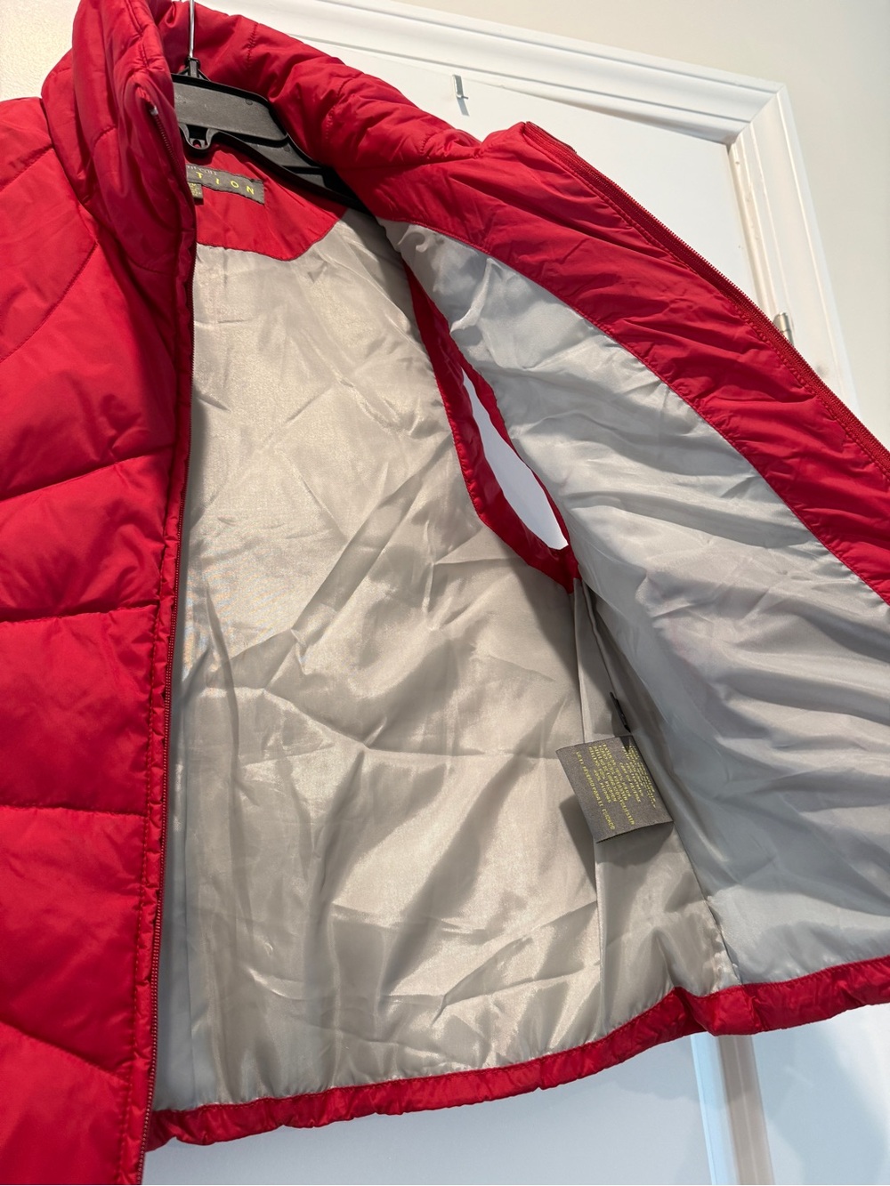 Kenneth Cole Reaction Women's Red Quilted Puffer Vest - Picture 5 of 5